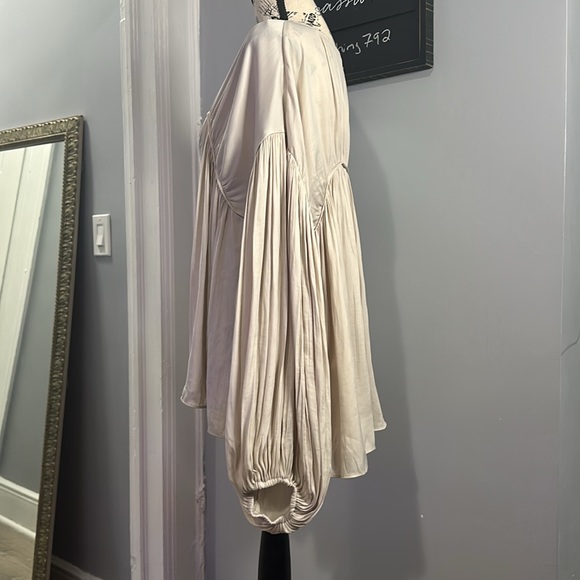 Mustard Seed Pleated Beige / Cream Ruffled Puffy Sleeve V-Neck Blouse L - Picture 3 of 6